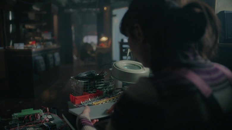 Dell Laptop in Snowpiercer S04E03 (2024) - 548501