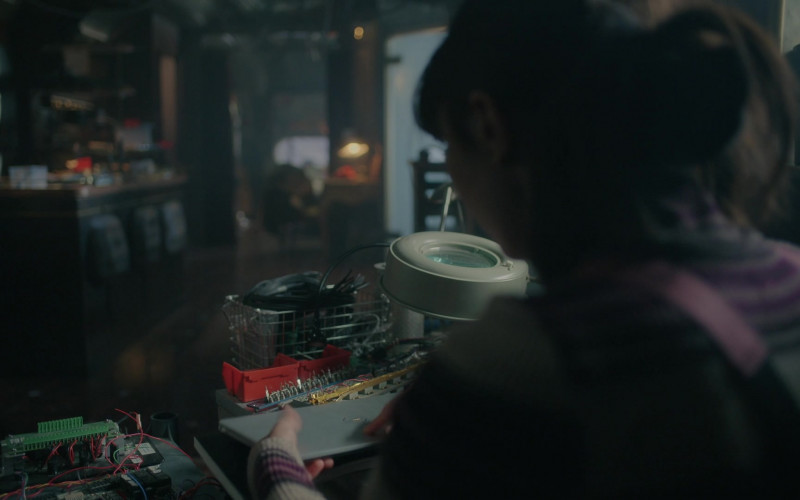 #941 – ProductPlacementBlog.com – Snowpiercer Season 4 Episode 3 – Product Placement Tracking (Timecode – 00h 15m 40s)