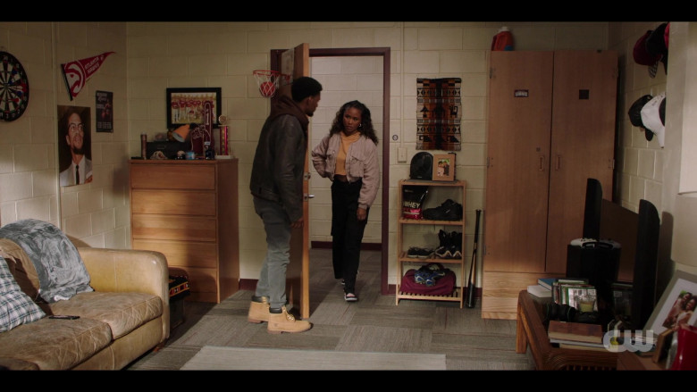 Timberland Boots in All American Homecoming S03E10 (2024) - 566703