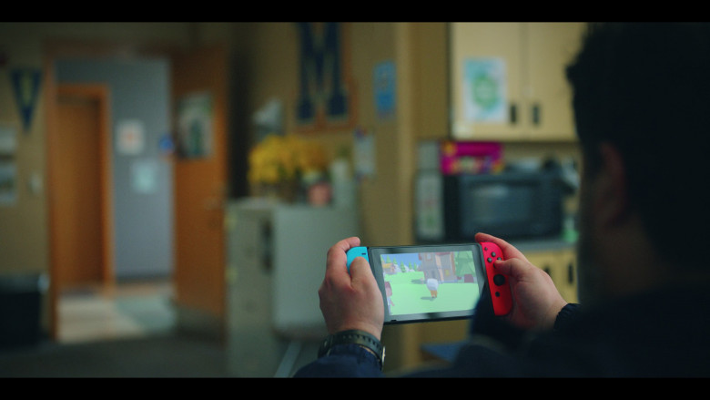 Nintendo Switch Console in English Teacher S01E01 (2024) - 563408