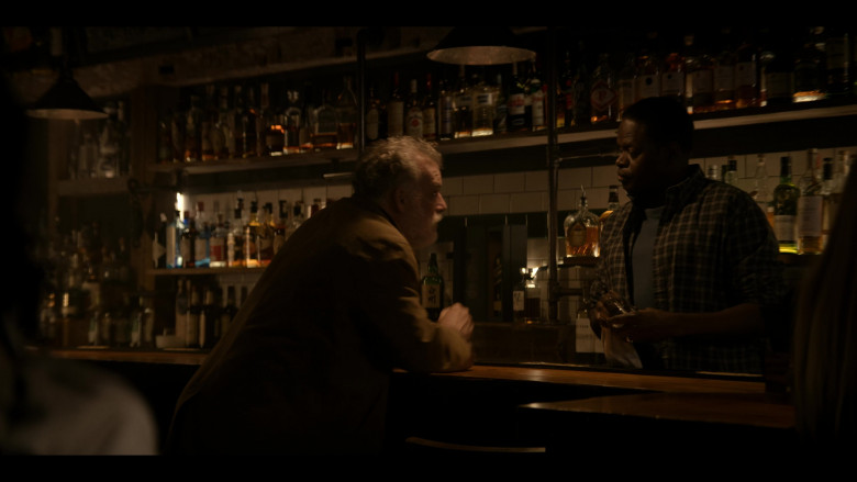 Jim Beam, Pernod Aniseed Liqueur, Johnnie Walker, Suntory Hakushu, Hibiki, Crown Royal, Glenfiddich Whisky, The Macallan in The Penguin S01E02 (2024) - 579545