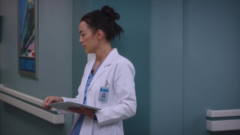 Microsoft Surface (Scene 8) - Tablet in Greys Anatomy S21E01 (2024) - 578638