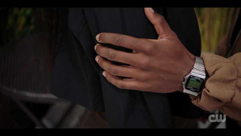 Timex Watch in All American Homecoming S03E11 (2024) - 571922