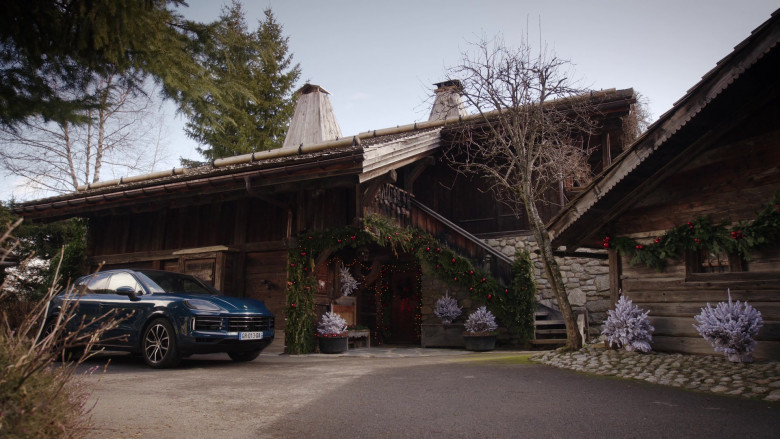 Porsche Car in  Emily in Paris S04E06 (2024) - 567756