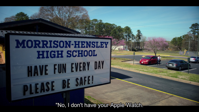 Apple Watch (Verbal) in English Teacher S01E04 (2024) - 571934