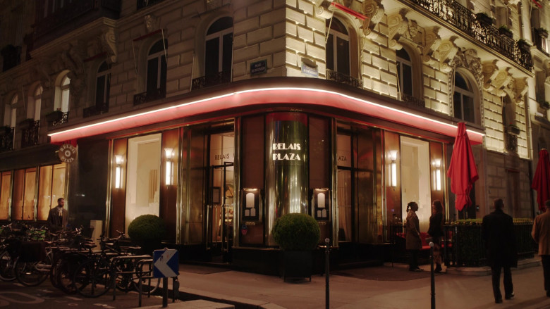 Dorchester Collection Le Relais Plaza at Hôtel Plaza Athénée in Emily in Paris S04E09 (2024) - 568149