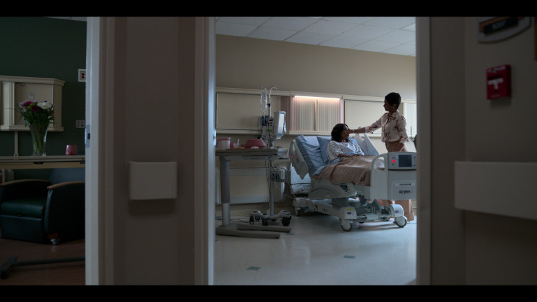 Stryker Hospital Bed in Reasonable Doubt S02E06 (2024) - 573590