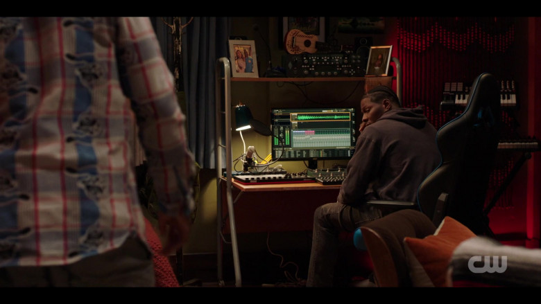 Acer Monitor in All American Homecoming S03E09 (2024) - 562217