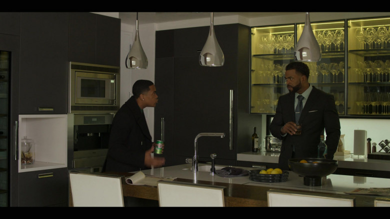 Miele Ovens, Canada Dry and Decoy Bottle in Power Book II - Ghost S04E06 (2024) - 565412