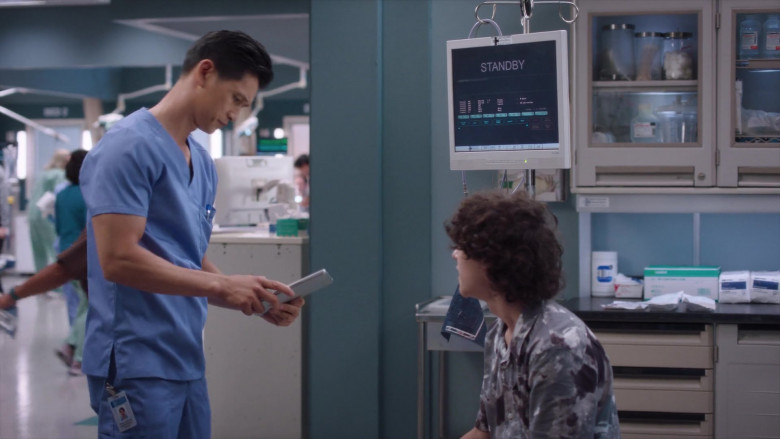 Microsoft Surface (Scene 10) - Tablet in Greys Anatomy S21E01 (2024) - 578519