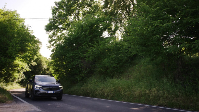 Renault Cars in Emily in Paris S04E10 (2024) - 568276