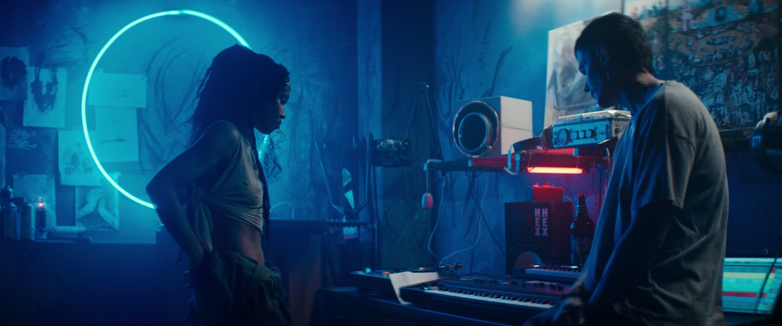 King Cobra Premium Malt Liquor In The Crow (2024)