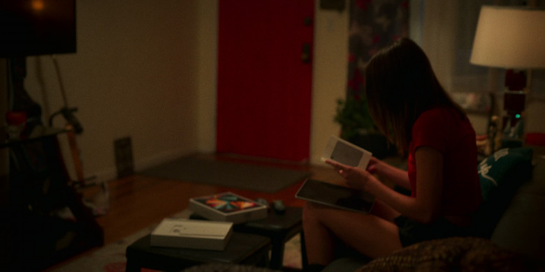 Apple iPad Tablet in Bad Monkey S01E05 (2024) - 563212