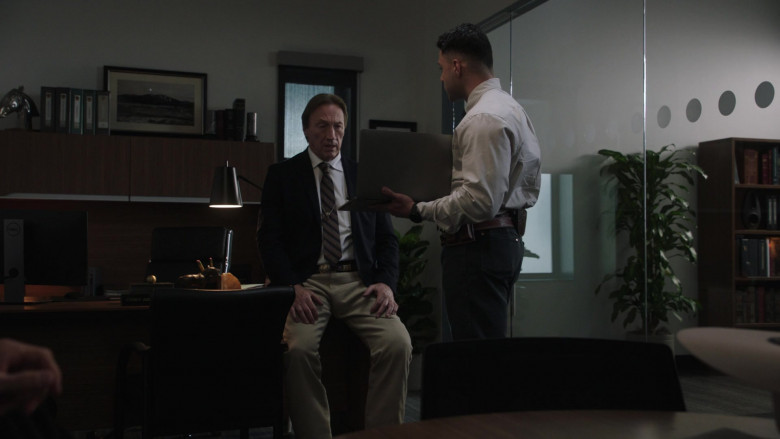 Dell Monitor in 9-1-1 - Lone Star S05E01 (2024) - 575077