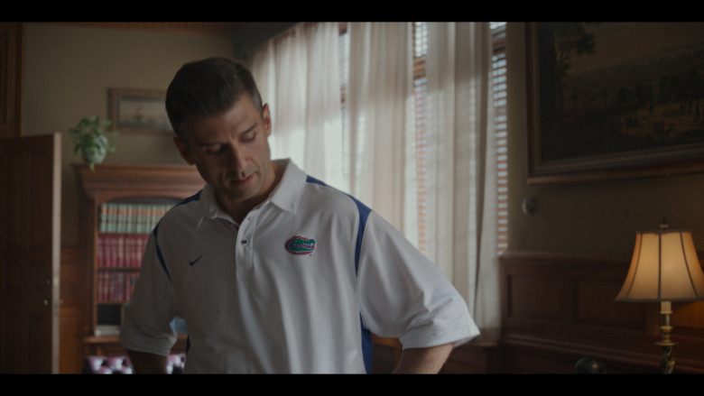 Nike Shirts in American Sports Story S01E02 (2024) - 572427