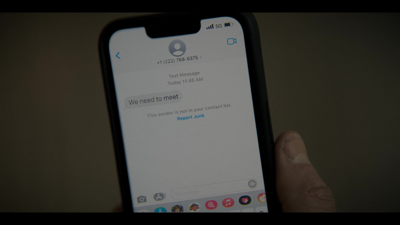 Apple iPhone Smartphones in The Penguin S01E02 (2024) - 579478