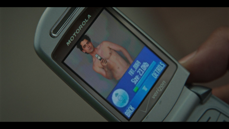 Motorola x Verizon Phone in American Sports Story S01E02 (2024) - 572406