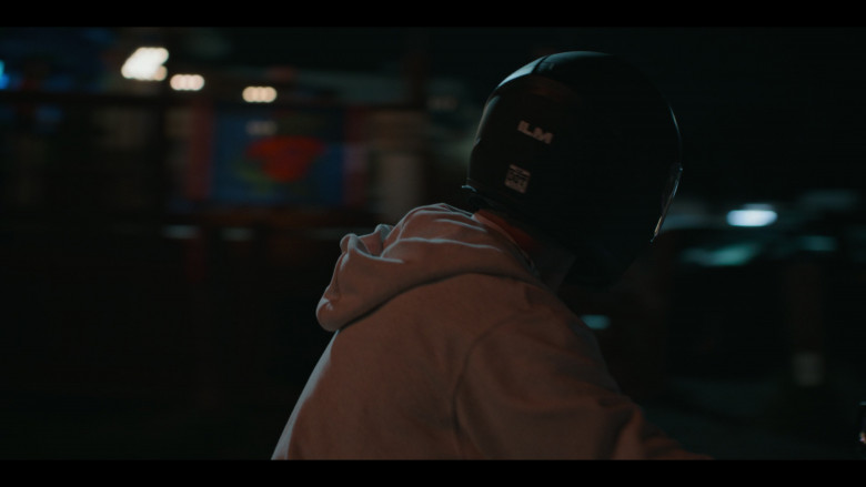 ILM Helmet in American Sports Story S01E02 (2024) - 572370