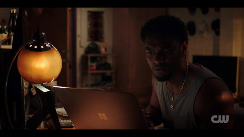 Microsoft Surface Laptop and Xbox Games (Scene 6) in All American Homecoming S03E09 (2024) - 562300