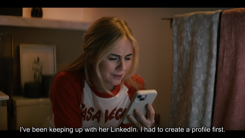 LinkedIn (Verbal) in Nobody Wants This S01E07 (2024) - 577423