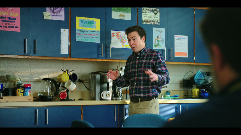 Nestle Coffee-Mate Coffee Creamer and Keurig Coffee Maker in English Teacher S01E03 (2024) - 566732