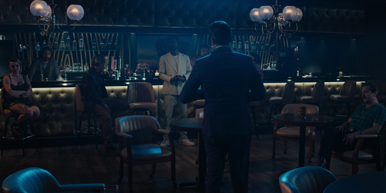 Espolòn Tequila, Casamigos, Ciroc, Tito's, Ketel One Vodka, Crown Royal Canadian Whisky, Smirnoff Vodka in Tulsa King S02E01 (2024) - 571130