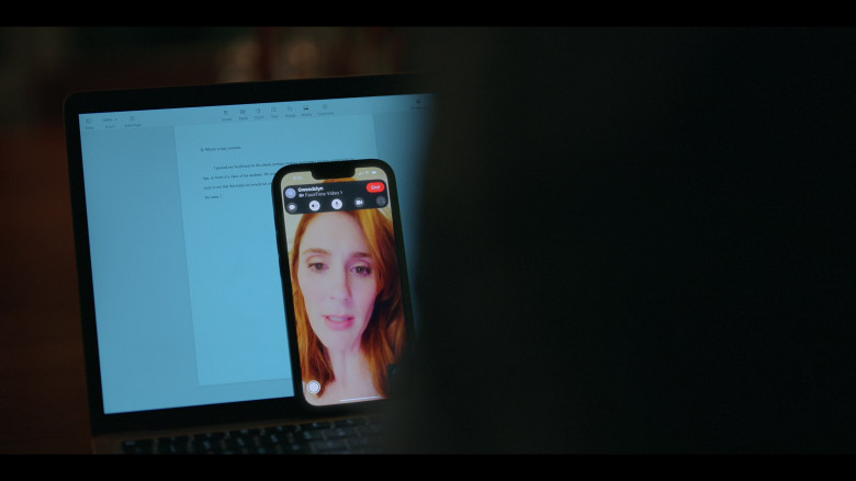 Apple MacBook, iPhone and FaceTime in English Teacher S01E01 (2024) - 563382