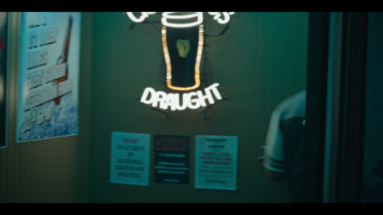 Guinness Draught Sign in American Sports Story S01E02 (2024) - 572365