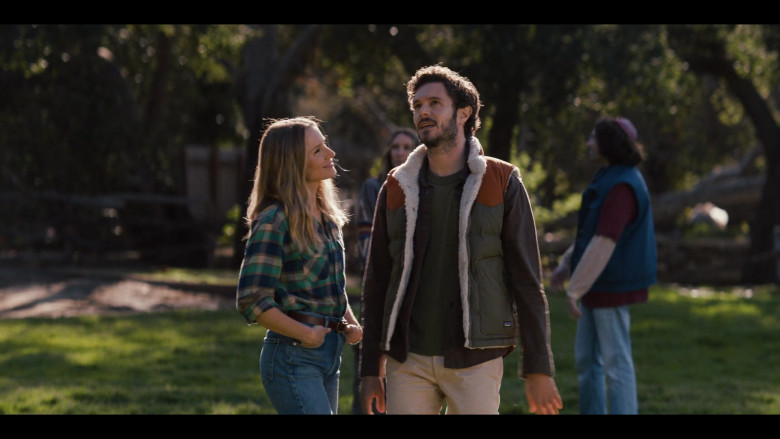 Patagonia Vest in Nobody Wants This S01E05 (2024) - 577290