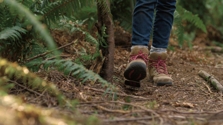 Columbia Hiking Boots in Penelope S01E05 (2024) - 575623