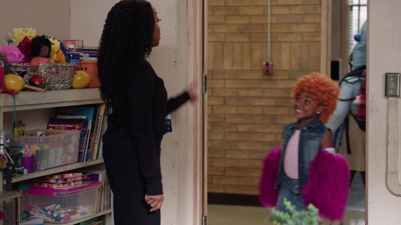 Crayola Crayons in Abbott Elementary S04E04 "Costume Contest" (2024) - 605413