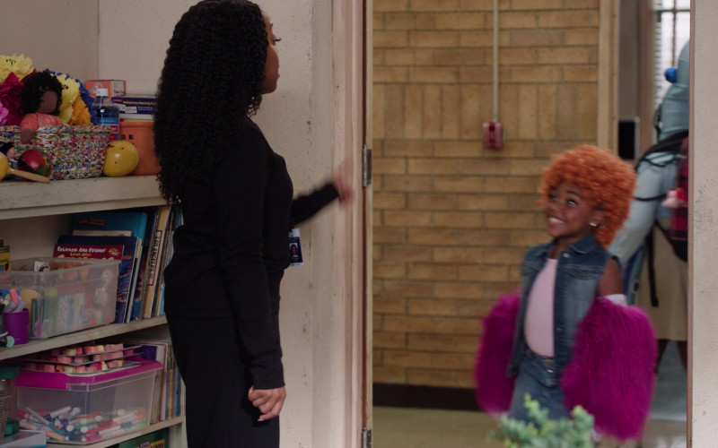 #008 – ProductPlacementBlog.com – Abbott Elementary S04E04 (2024) – Product Placement Tracking (Timecode – 00h 00m 07s)