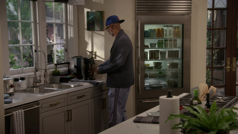 Wolf Toaster and Adidas Pants in Poppa's House S01E01 "Pilot" (2024) - 598593