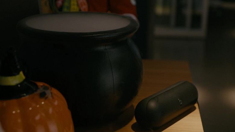 Beats Portable Speaker in Chicago Med S10E05 "Bad Habits" (2024) - 600414