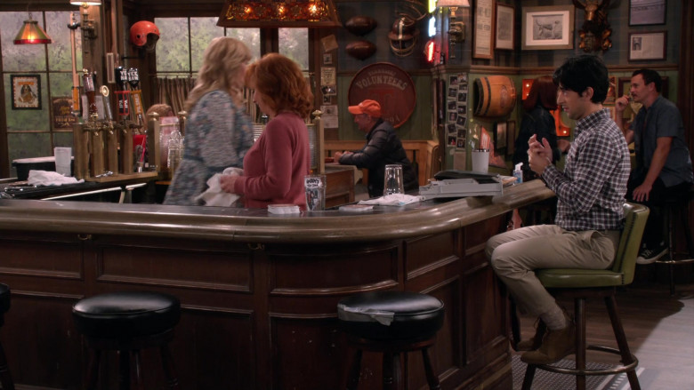 Yee-Haw IPA and Purell Hand Sanitizer in Happy's Place S01E01 "Pilot" (2024) - 597425