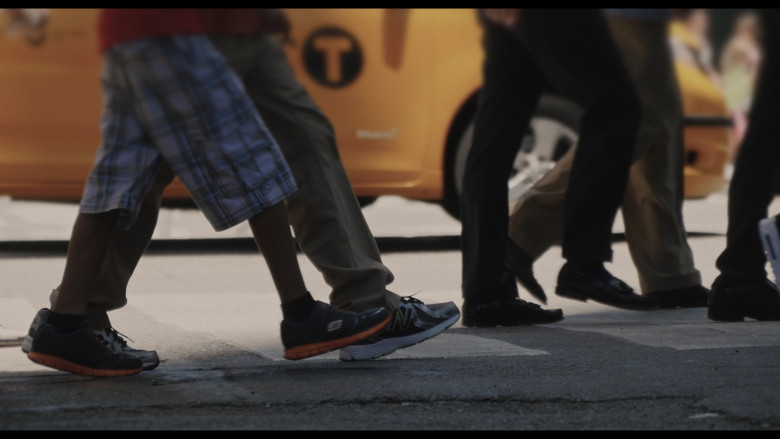 Skechers and New Balance Sneakers in Only Murders in the Building S04E07 "Valley of the Dolls" (2024) - 584525