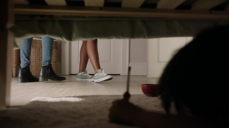 Converse Shoes in Found S02E02 "Missing While Difficult" (2024) - 588580