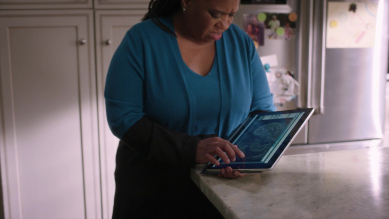 Microsoft Surface (Scene 1) Tablet in Grey's Anatomy S21E03 "I Can See Clearly Now" (2024) - 588636