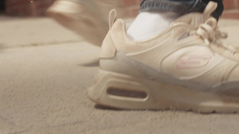 Skechers Sneakers in The Equalizer S05E01 "The Lost Ones" (2024) - 597792