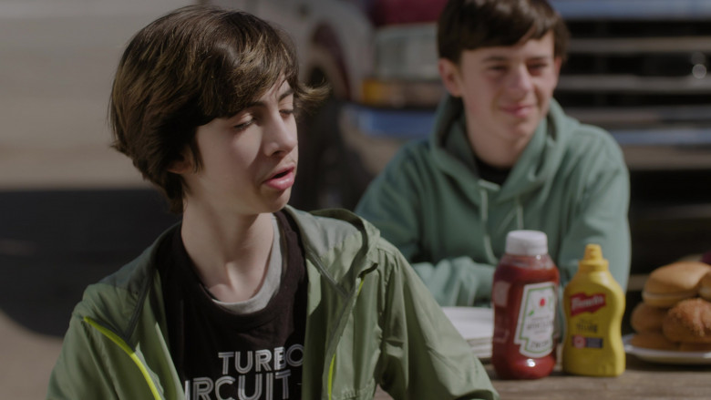 Heinz Ketchup and French's Yellow Mustard in The Pradeeps of Pittsburgh S01E07 "Interrogation Log #7" (2024) - 594563