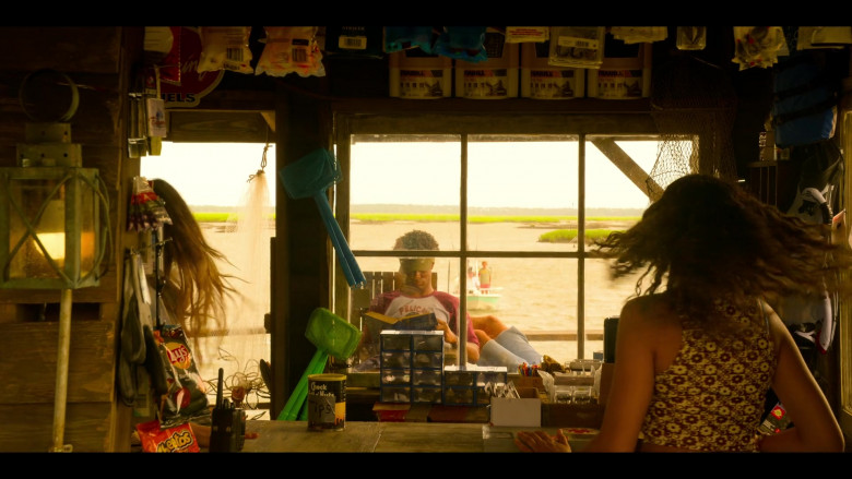 Lay's and Cheetos Snacks, Chock Full O Nuts Coffee in Outer Banks S04E01 "The Enduro" (2024) - 586648