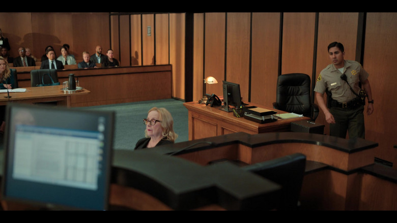 Dell Monitors in The Lincoln Lawyer S03E10 "The Gods of Guilt" (2024) - 593975