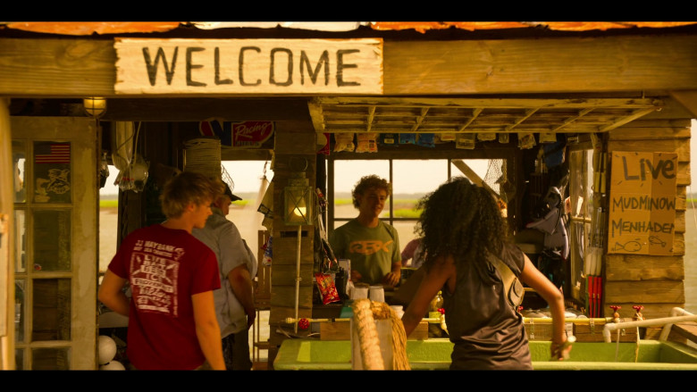 Cheetos Puffs in Outer Banks S04E01 "The Enduro" (2024) - 586583