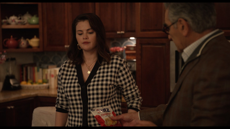 Utz Original Potato Chips in Only Murders in the Building S04E07 "Valley of the Dolls" (2024) - 584564