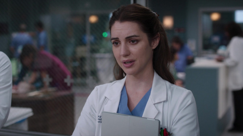 Microsoft Surface (Scene 9) Tablet in Grey's Anatomy S21E05 "You Make My Heart Explode" (2024) - 601821