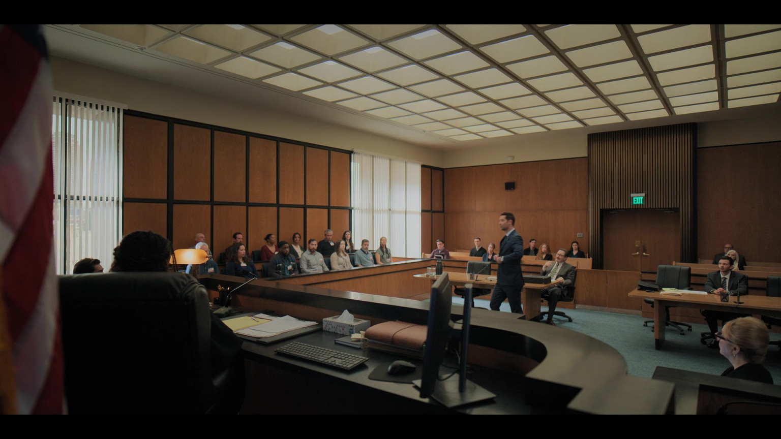 Kleenex Tissues In The Lincoln Lawyer S03E07 "Relevance" (2024)