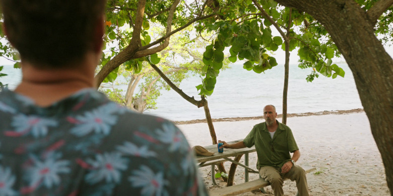 Kalik Beer in Bad Monkey S01E10 "We're in the Memory-Making Business" (2024) - 585043