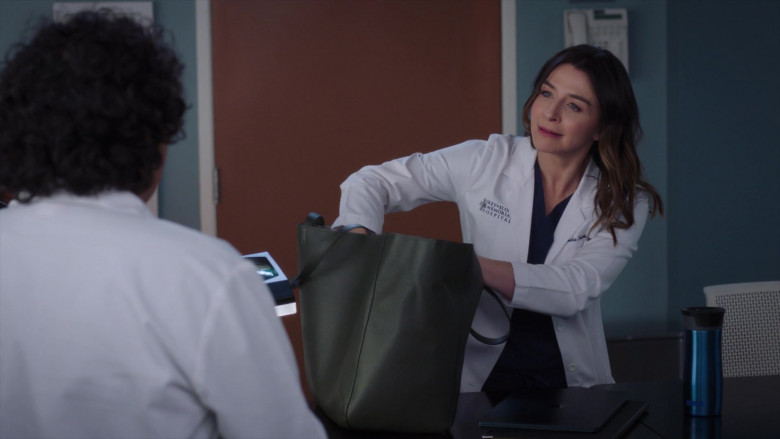 Microsoft Surface (Scene 1) Laptop in Grey's Anatomy S21E02 "Take Me to Church" (2024) - 582410