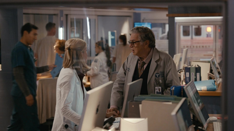 Apple Monitors in Chicago Med S10E02 "Bite Your Tongue" (2024) - 581379