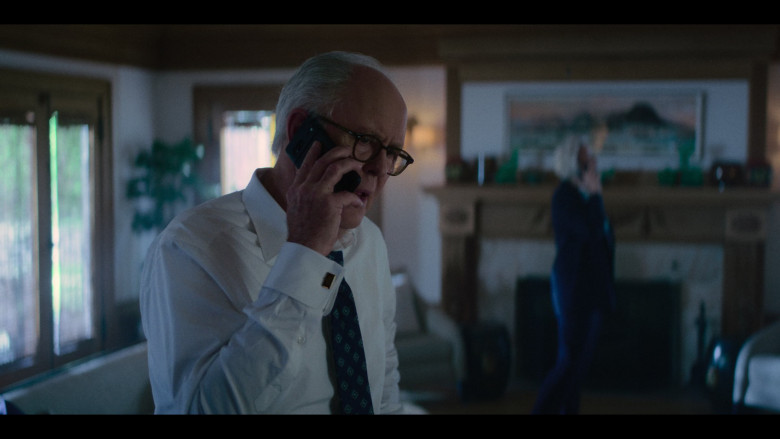 Google Pixel Smartphones in The Old Man S02E08 "XV" (2024) - 602113